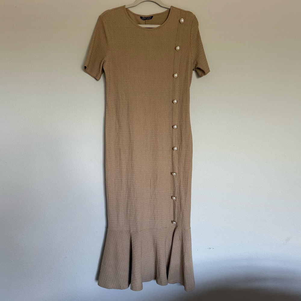 Tan Pearl Button Midi Dress Women’s Large